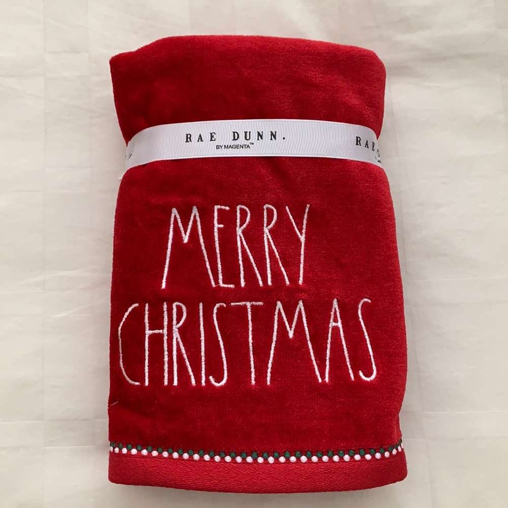 Rae Dunn Set/2 “Merry Christmas” Hand Towels